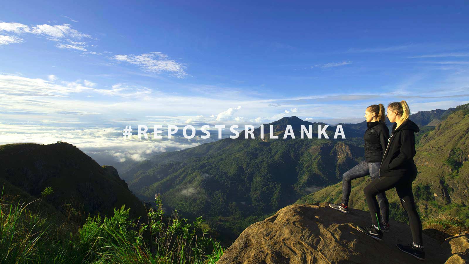 2 women hiking in Sri Lanka