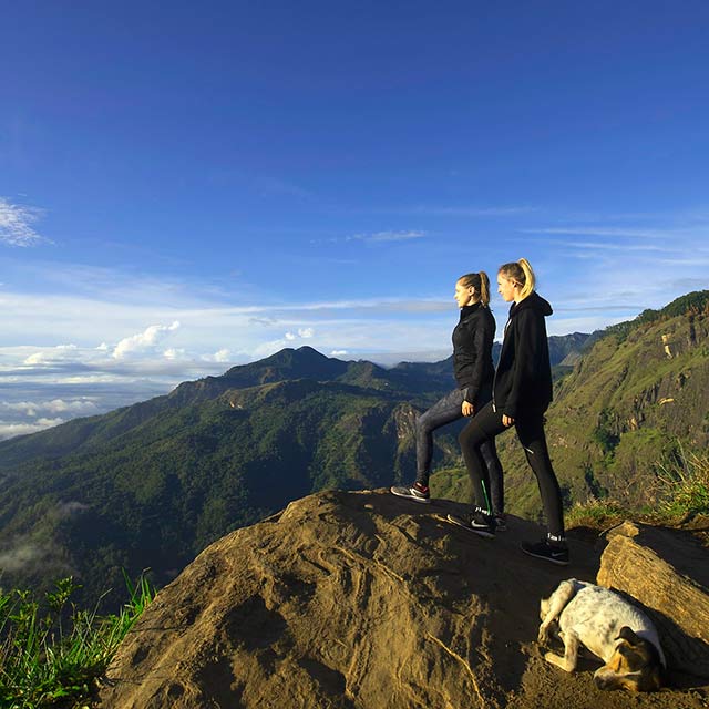 2 women hiking in Sri Lanka